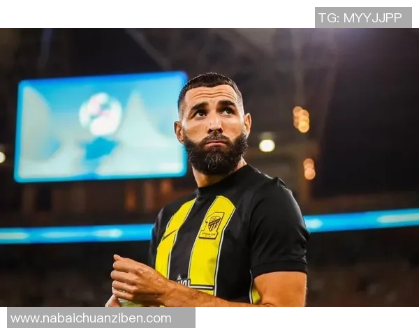 本泽马重返赛场展现王者风范引发球迷热烈期待与赞誉